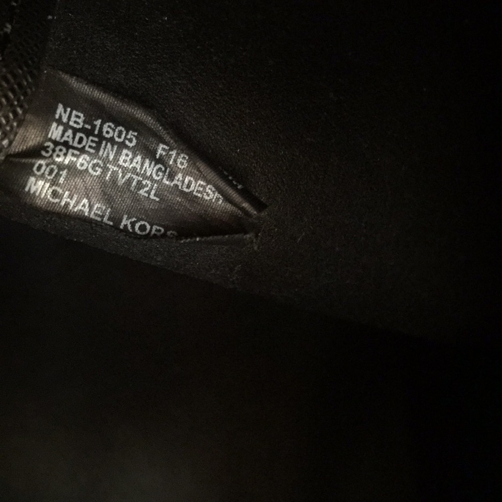 Michael Kors Jet Set Black Saffiano Travel Tote - Picture 9 of 16